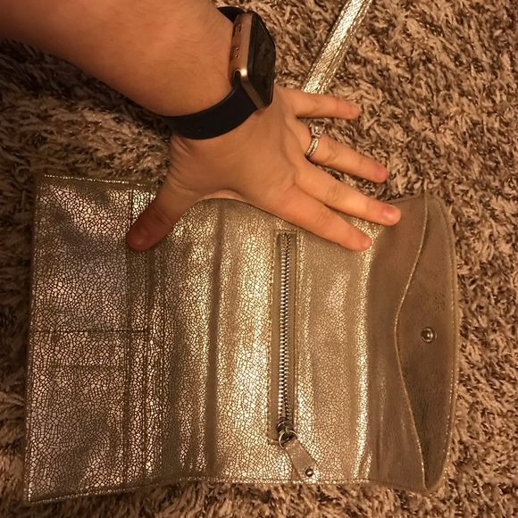 Buckle brand wristlet - Picture 2 of 4